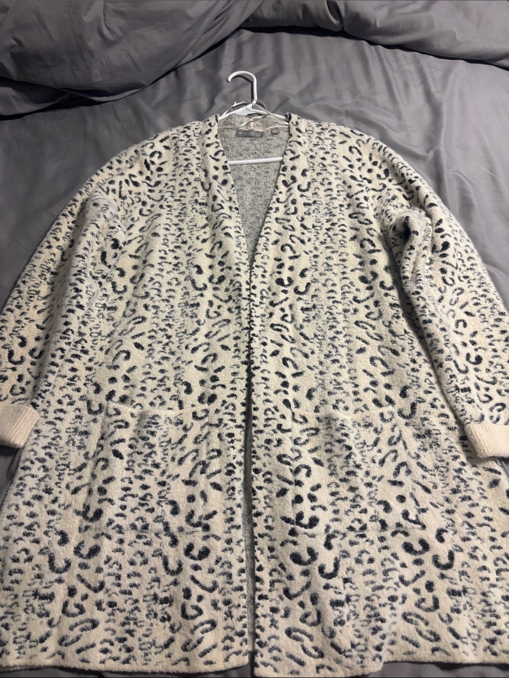 Open-Front Leopard Print Cardigan Sweater - Cream/Black